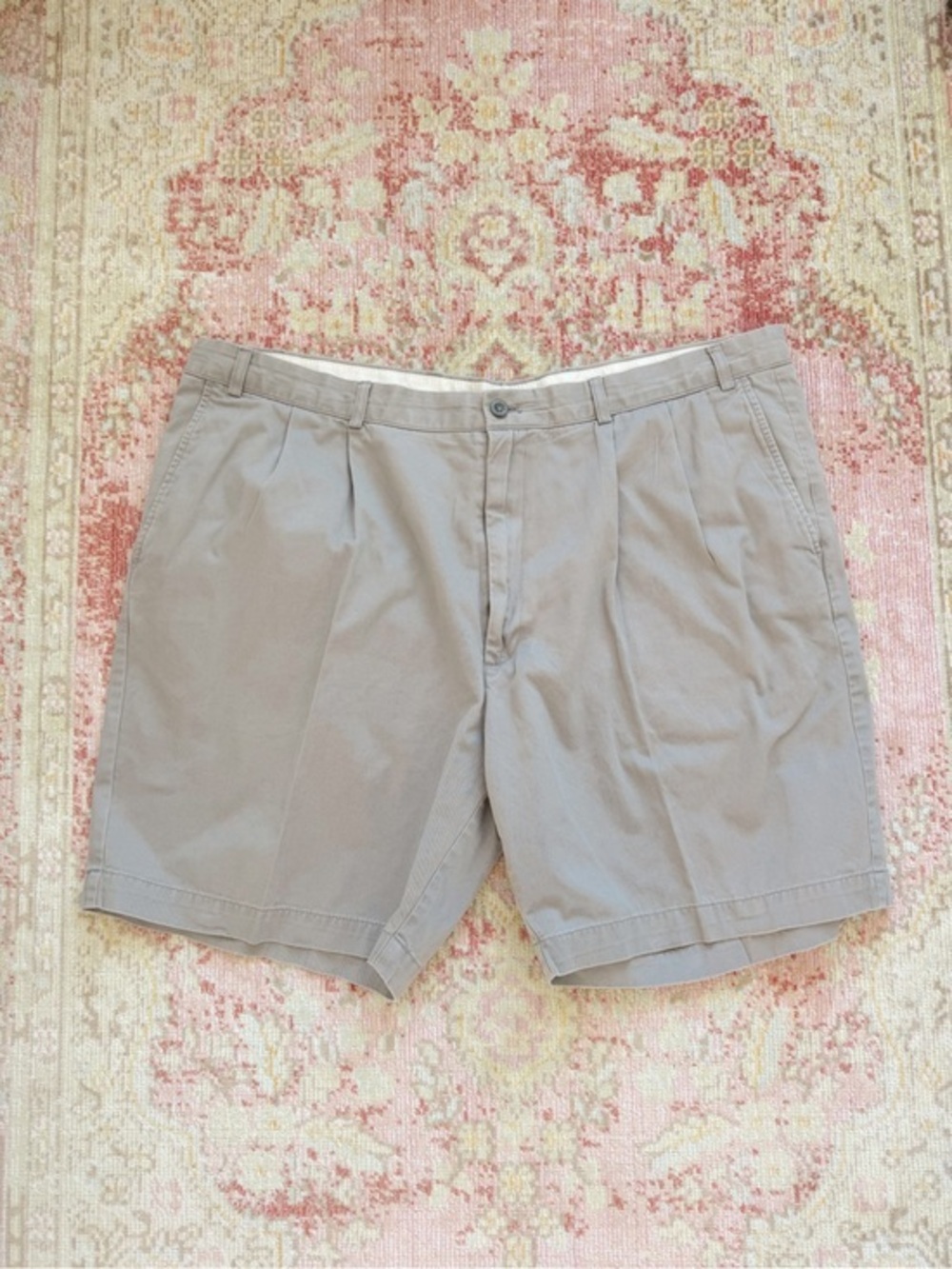 Roundtree & Yorke, Men's Flat Front Shorts in Light Gray